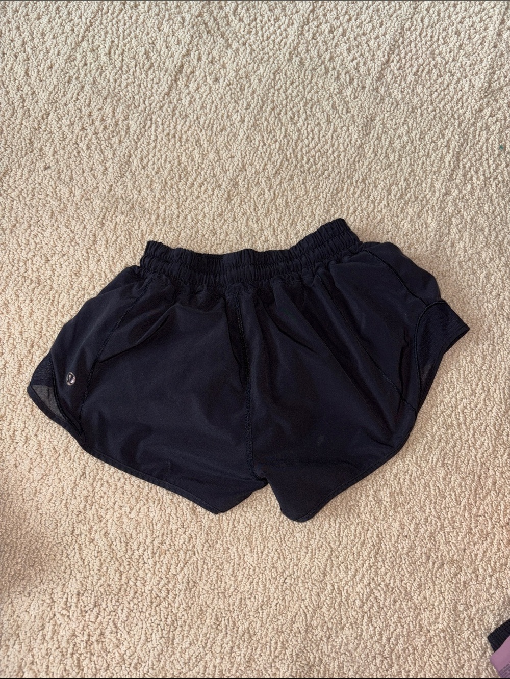 size 2 LR lululemon hotty hot shorts black - Picture 2 of 3